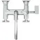 Chromatische Badarmatur mit zwei Kreuzgriffen, hergestellt von Ideal Standard. Offene Wasserleitung im mittigen Bereich, klare Formensprache und Funktionalität.